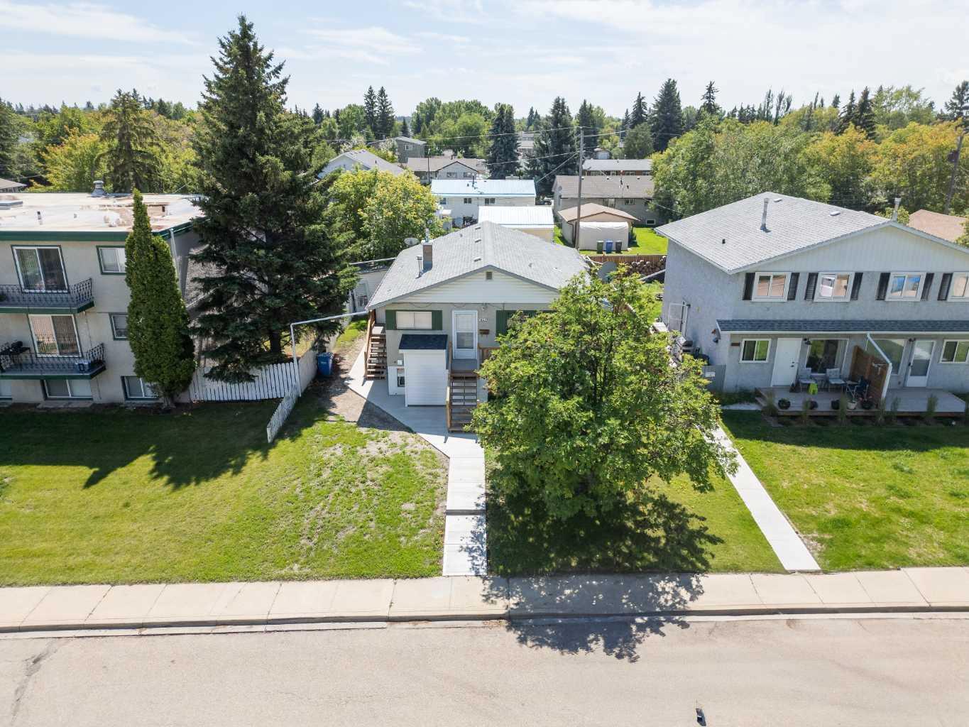 Property Photo: 5609 42 Street AB T4N 1B9