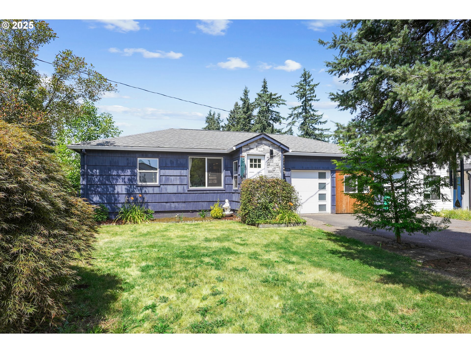 Property Photo: 13943 SE Lincoln St A OR 97233