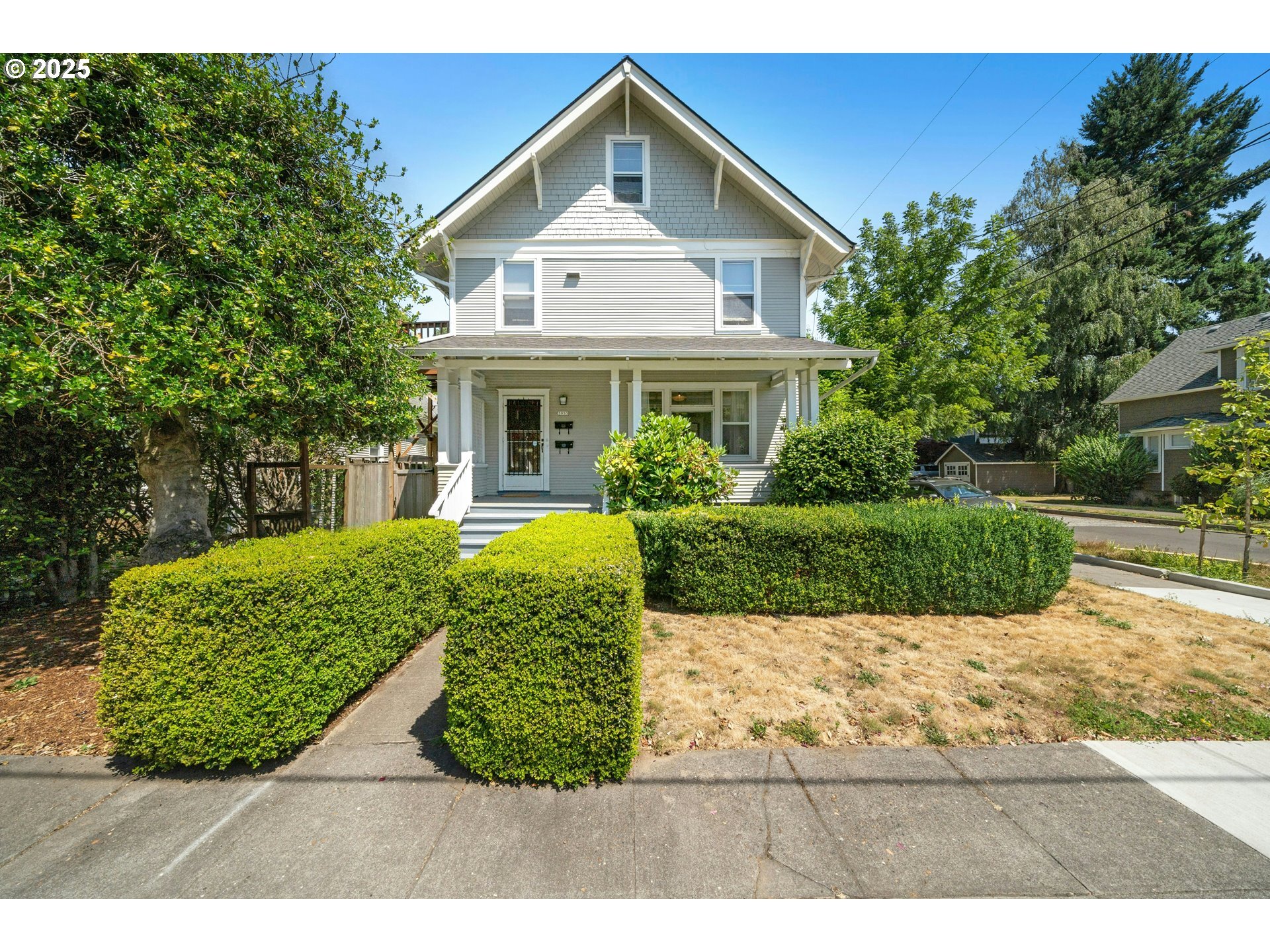 Property Photo:  3955 SE Madison St  OR 97214 