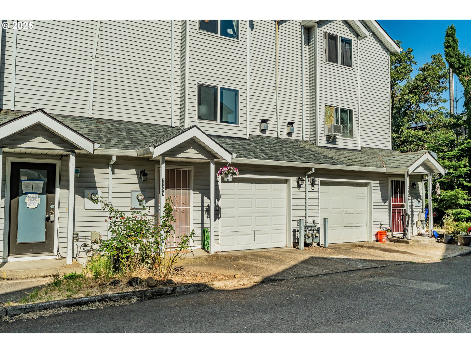 Property Photo: 2327 SE Lee Ln OR 97233