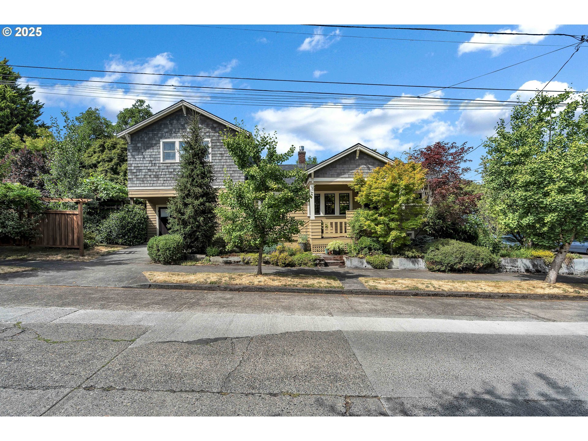 Property Photo: 1735 SE Lambert St OR 97202