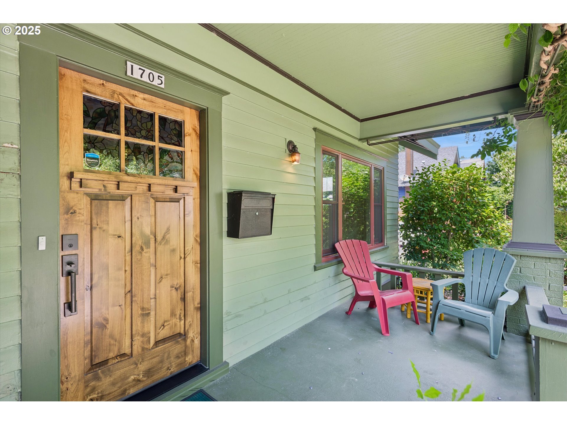 Property Photo: 1705 SE 50th Ave OR 97215