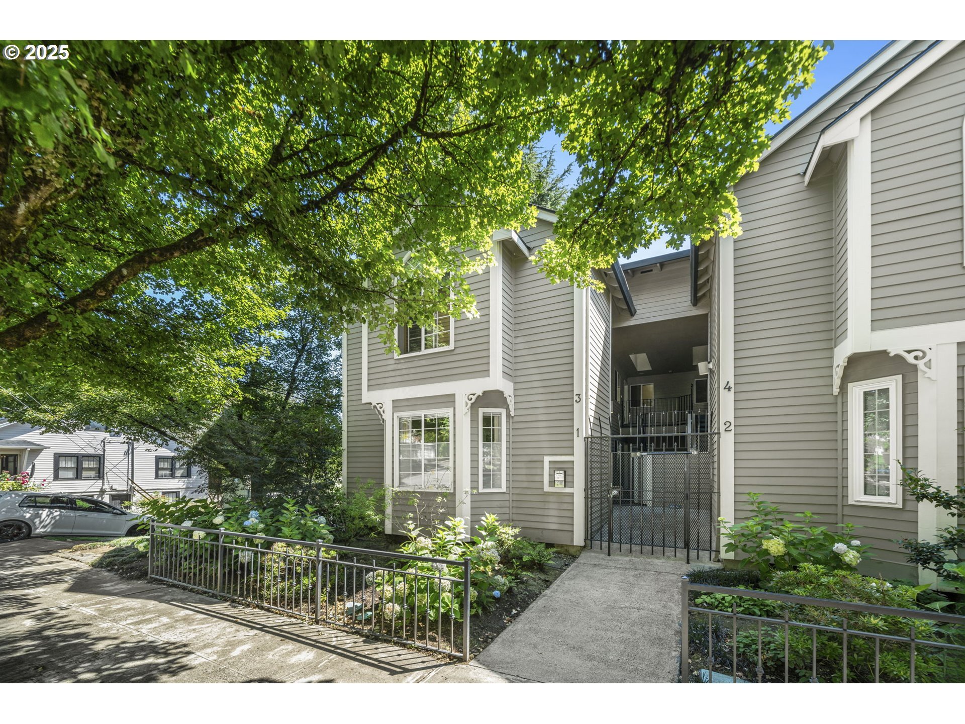 Property Photo:  3812 S Kelly Ave 1  OR 97239 