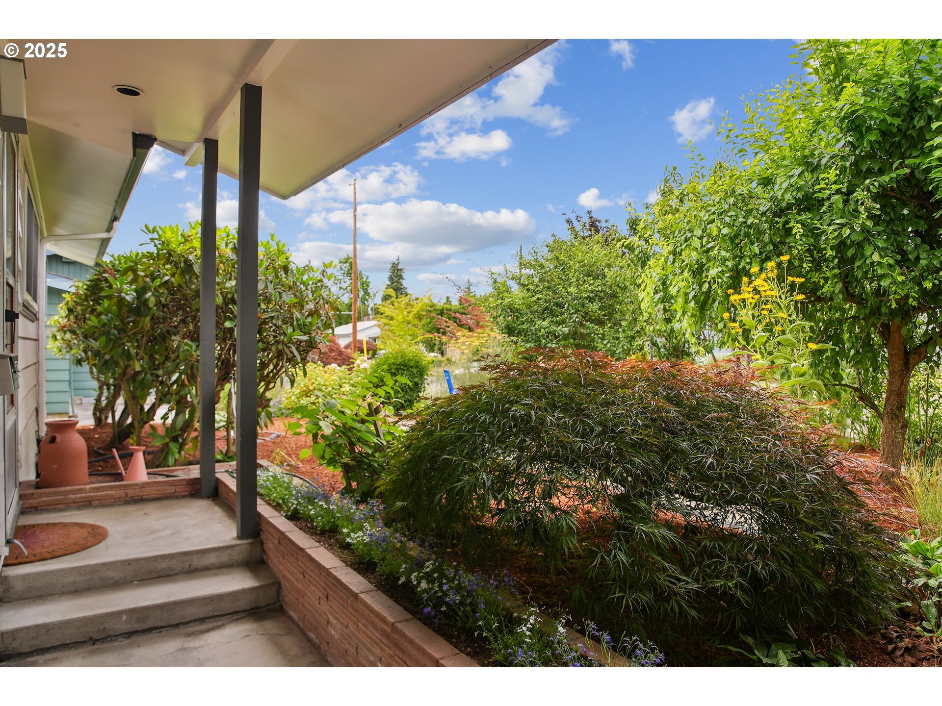 Property Photo: 10926 NE Flanders St OR 97220