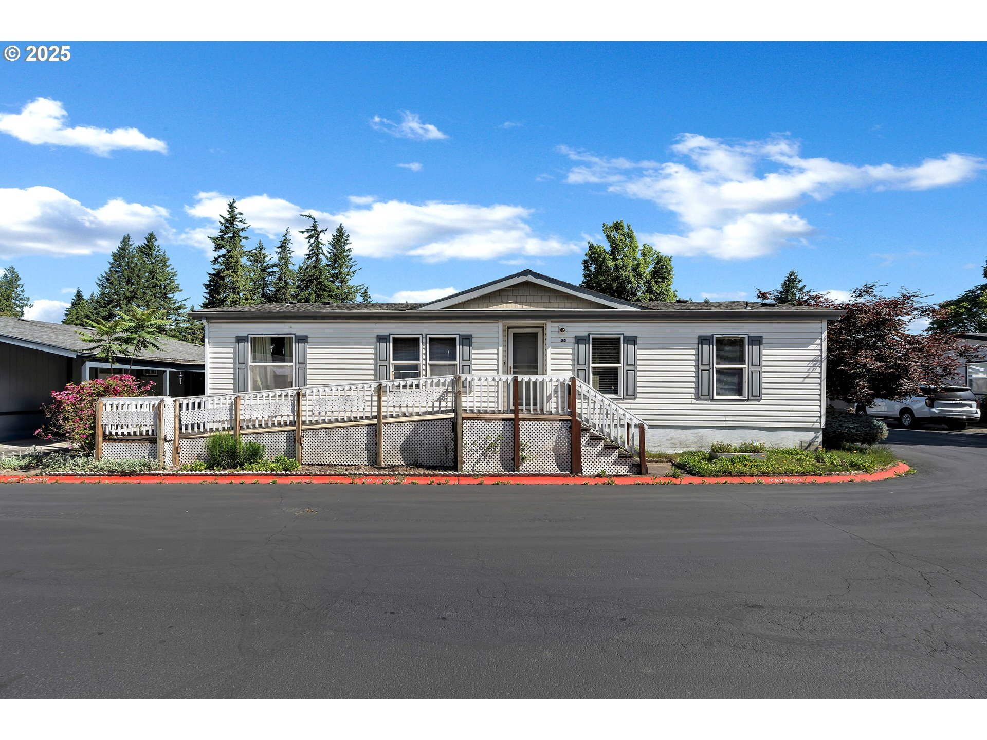 Property Photo: 15768 SE Powell Blvd 36 OR 97236