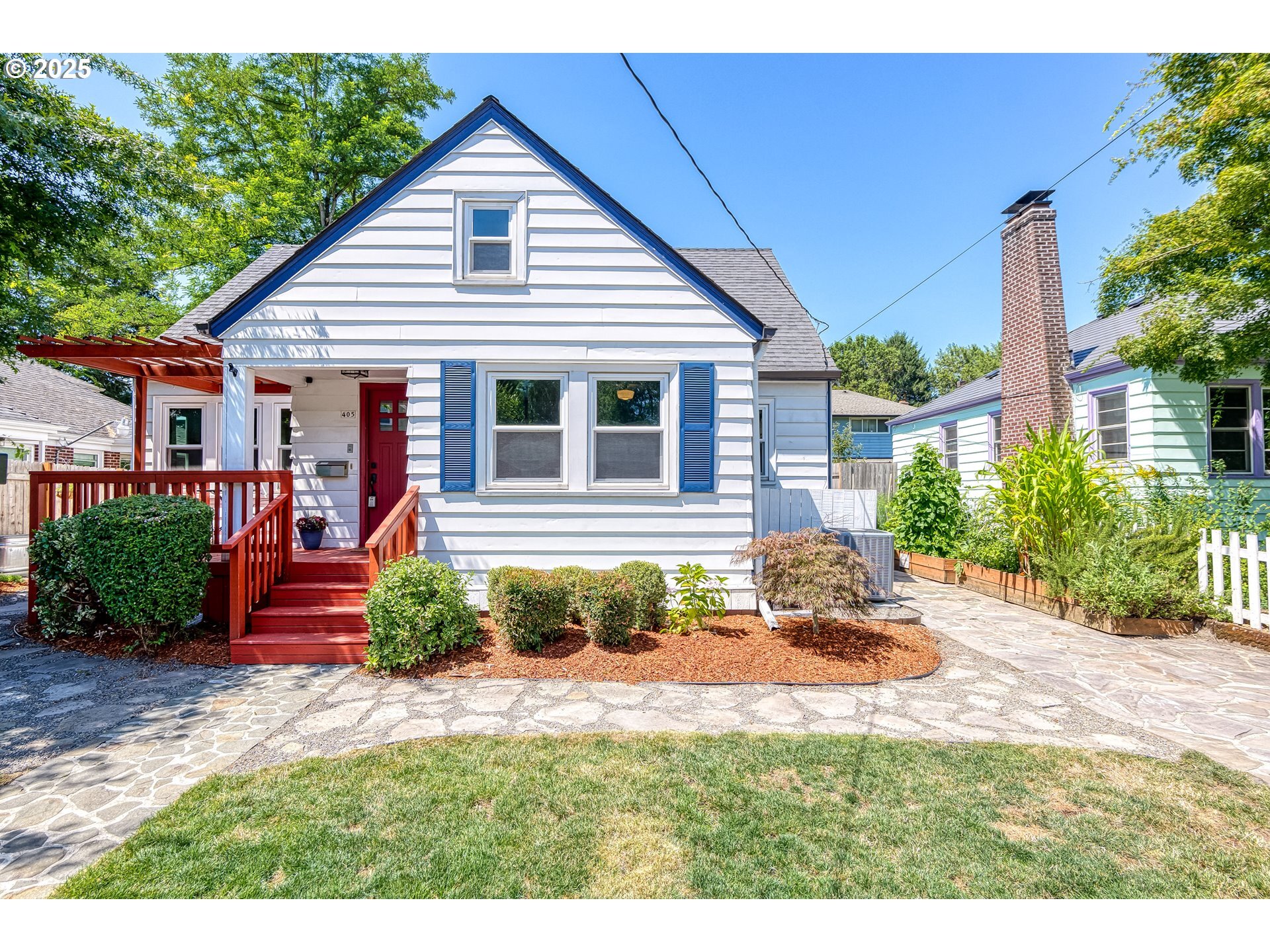 Property Photo:  405 SE 32nd Ave  OR 97214 