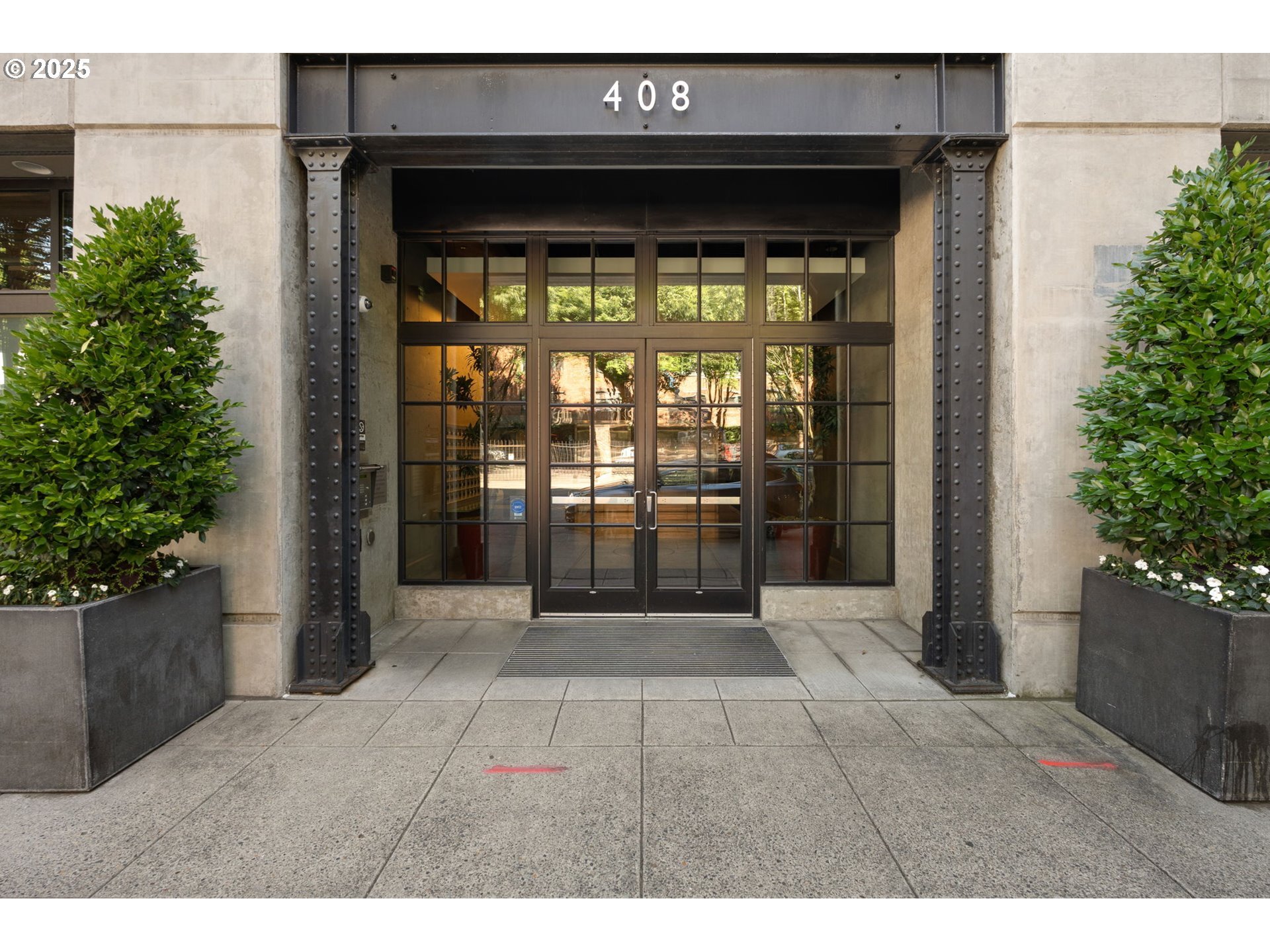 Property Photo: 408 NW 12th Ave 306 OR 97209