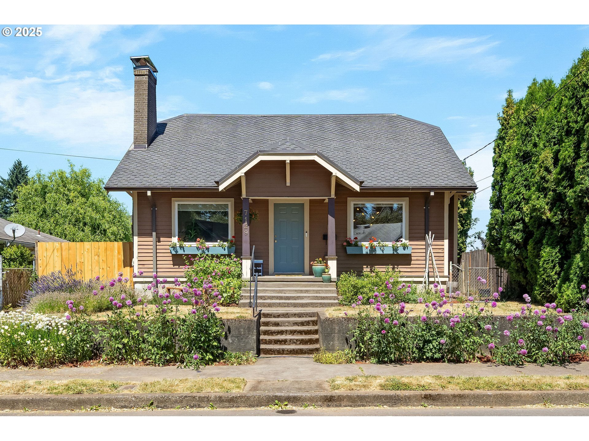 Property Photo: 7129 N Sedro St OR 97203