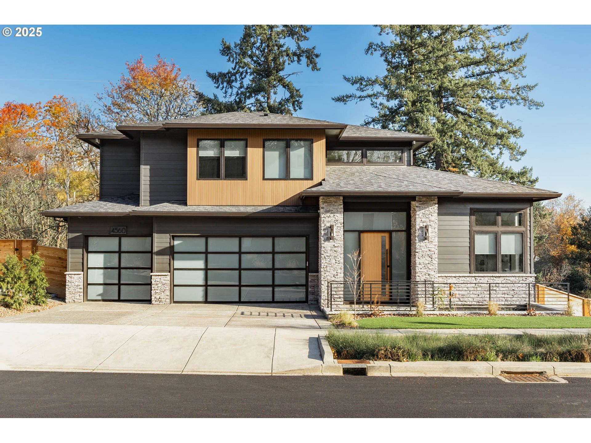 Property Photo: 4560 SW 59th Ave OR 97221
