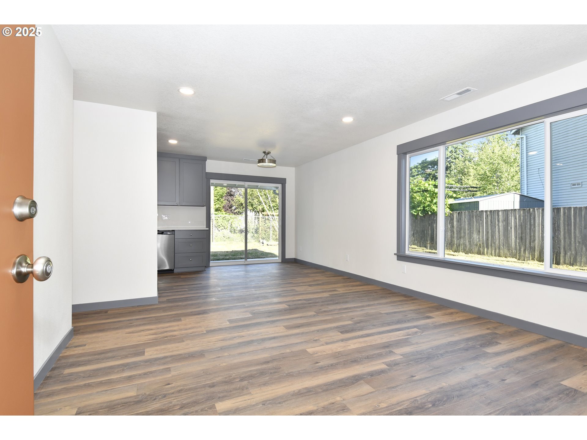 Property Photo: 1448 SE 174th Pl OR 97233