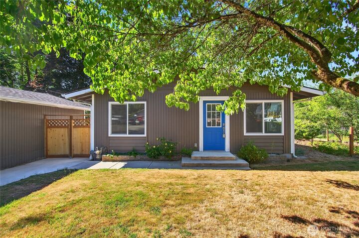 Property Photo:  711 NE 6th Street  WA 98604 