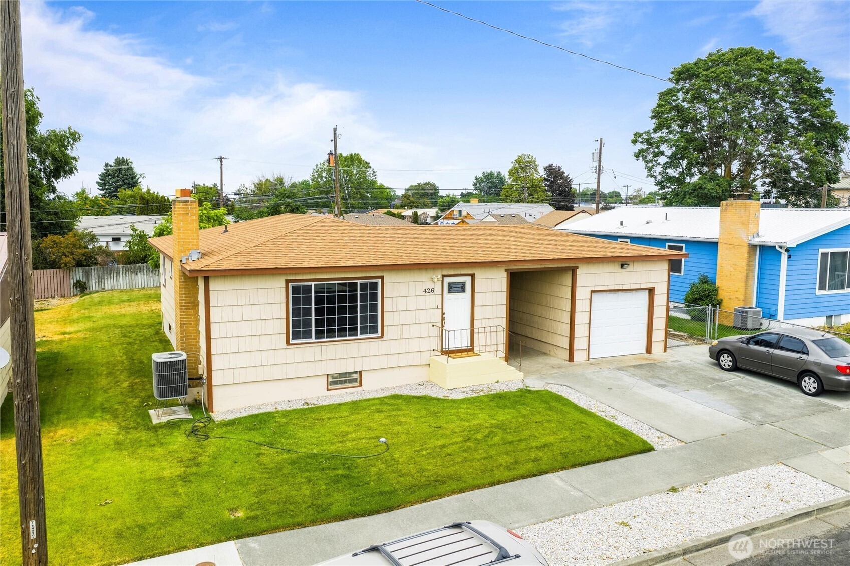 Property Photo:  426 E Brown Avenue  WA 98837 