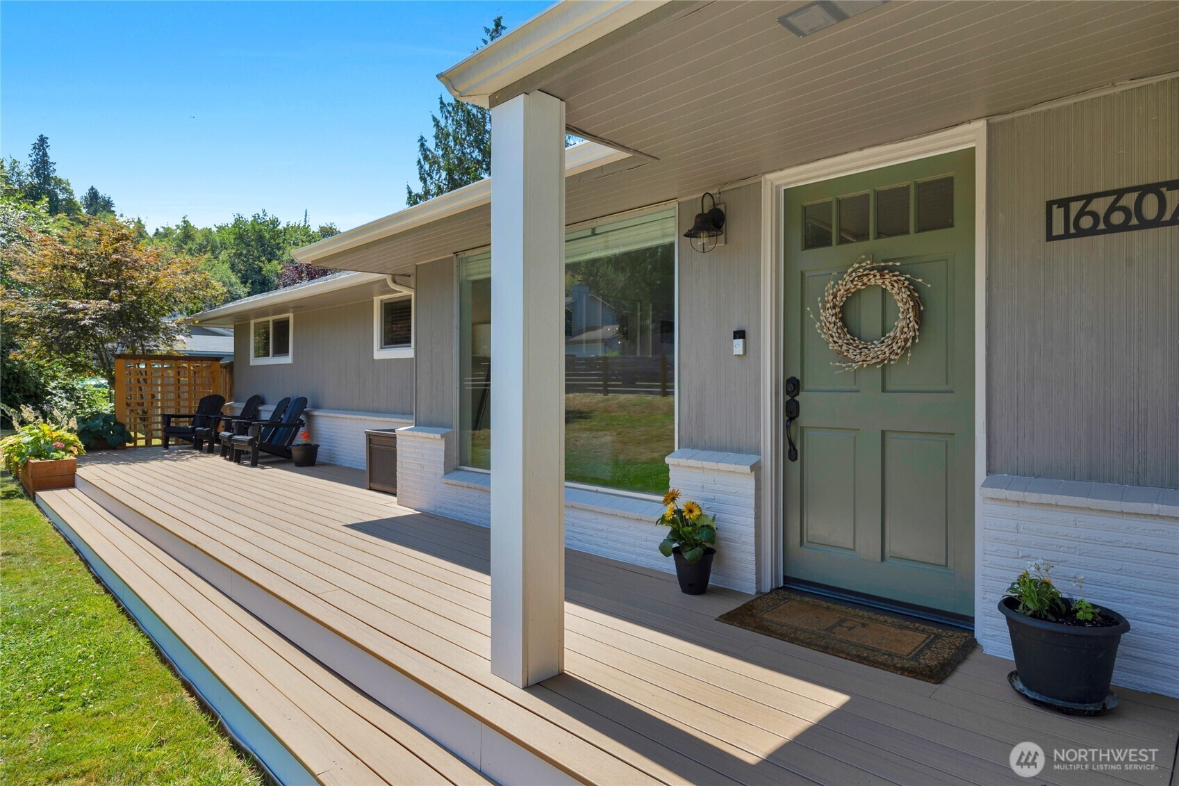 Property Photo: 16607 72nd Avenue NE WA 98028