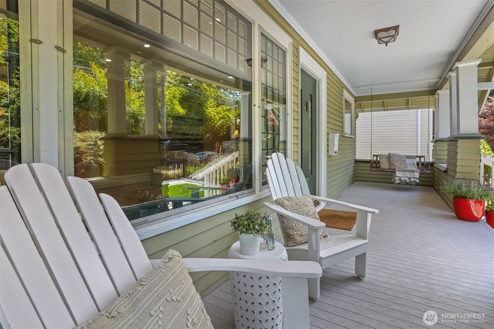 Property Photo: 2560 5th Avenue W WA 98119