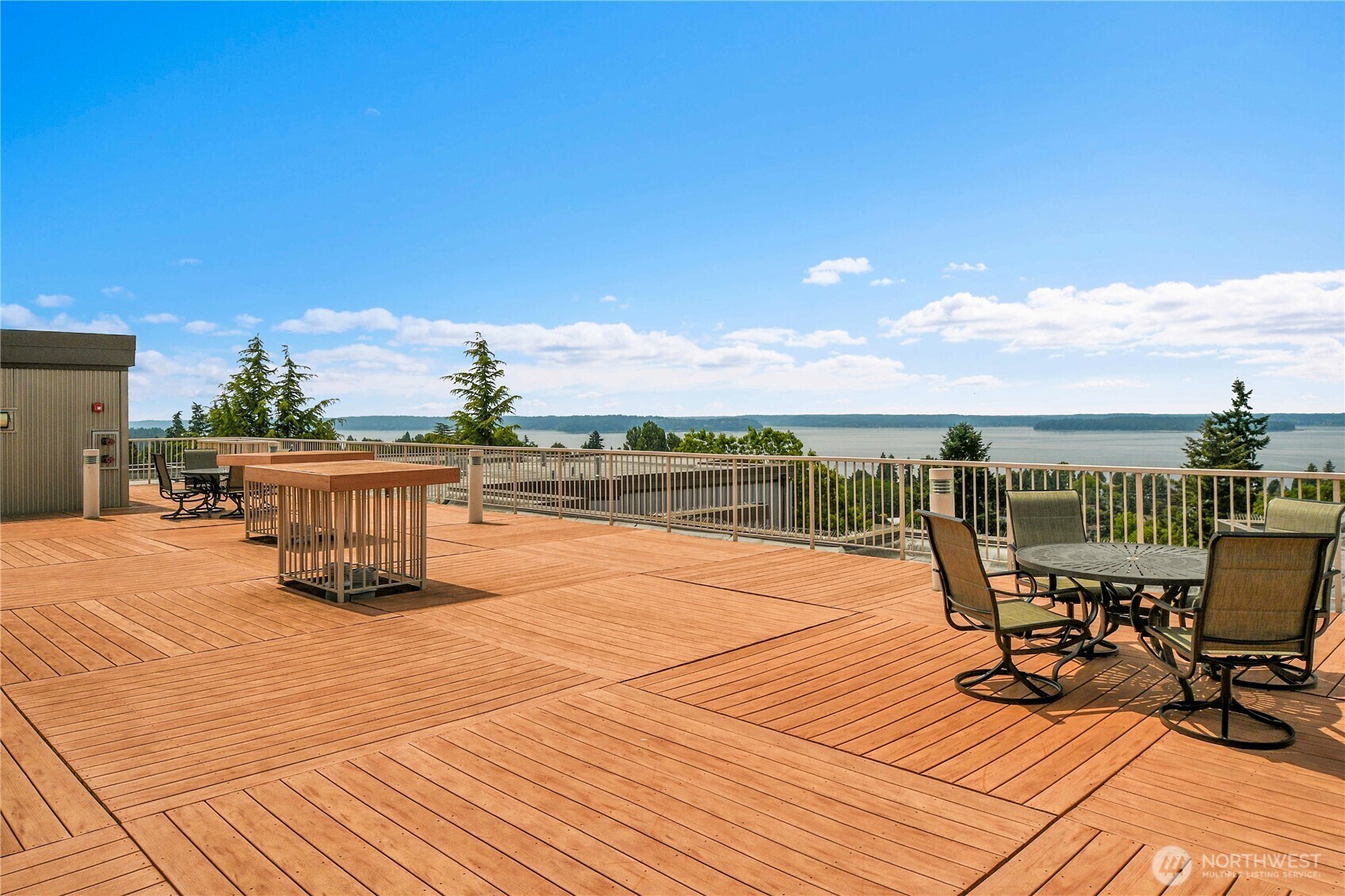 Property Photo:  5001  California Avenue SW 212  WA 98136 