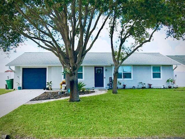 Property Photo: 2590 SW Hinchman Street FL 34984
