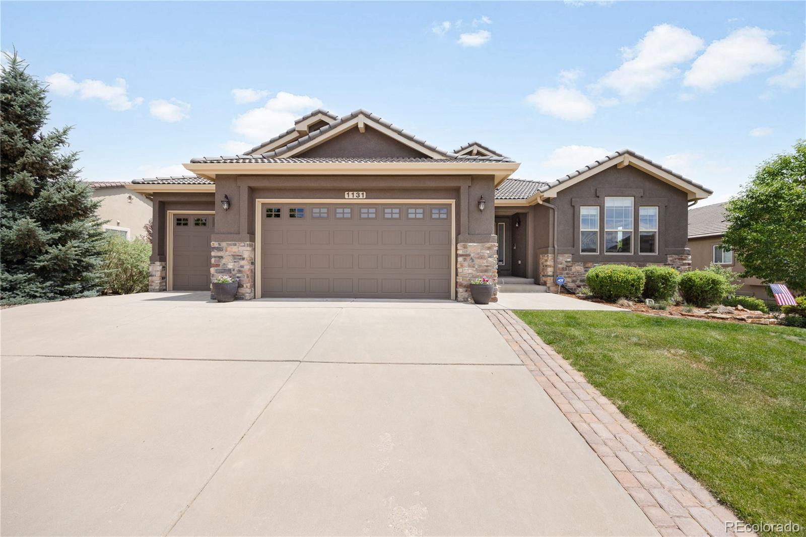 Property Photo:  