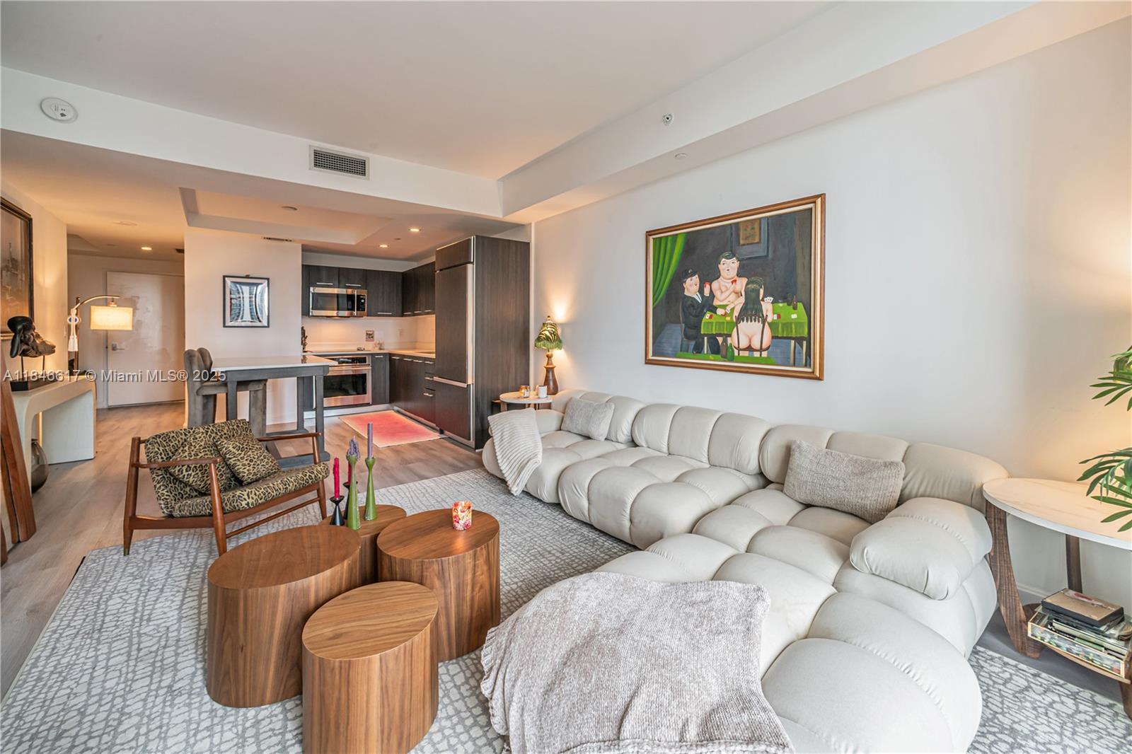 Property Photo:  45 SW 9th St 1204  FL 33130 