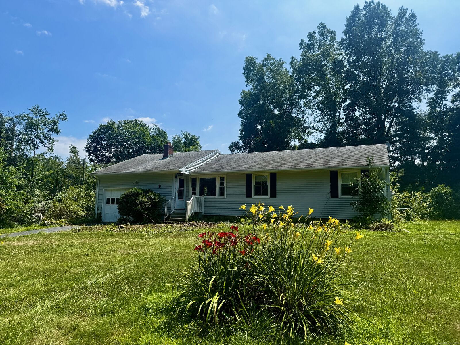 Property Photo:  9 Garden Hill Road  CT 06455 