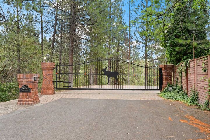 Property Photo: 5312 N Vista Ct WA 99212