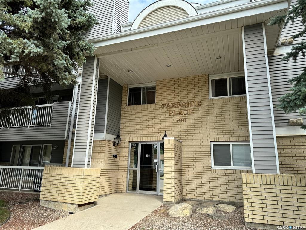 Property Photo: 706 Confederation Drive 303 SK S7L 5R7