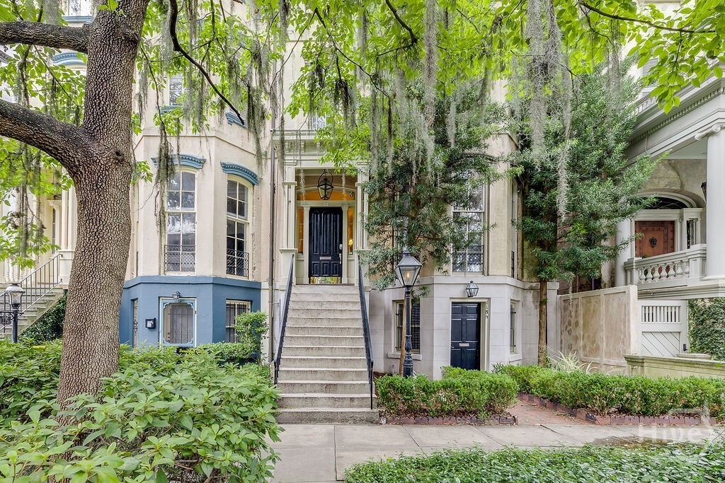 Property Photo: 118 E Gaston Street GA 31401