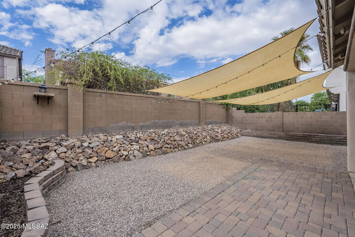Property Photo: 530 E Calle De Ocaso AZ 85629