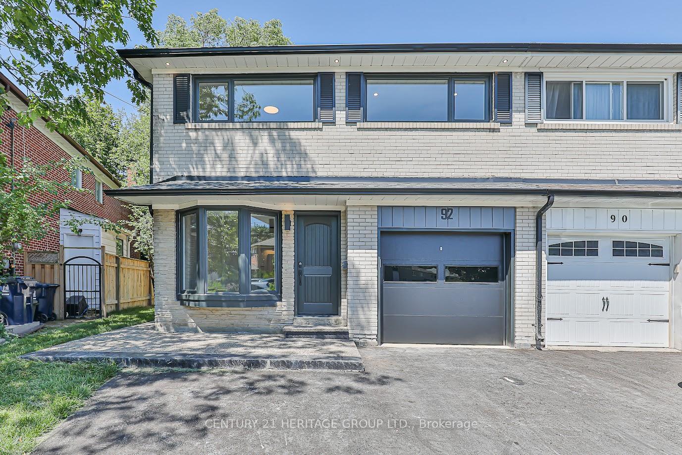 Photo de la propriété: 92 Tanjoe Crescent ON M2M 1P7