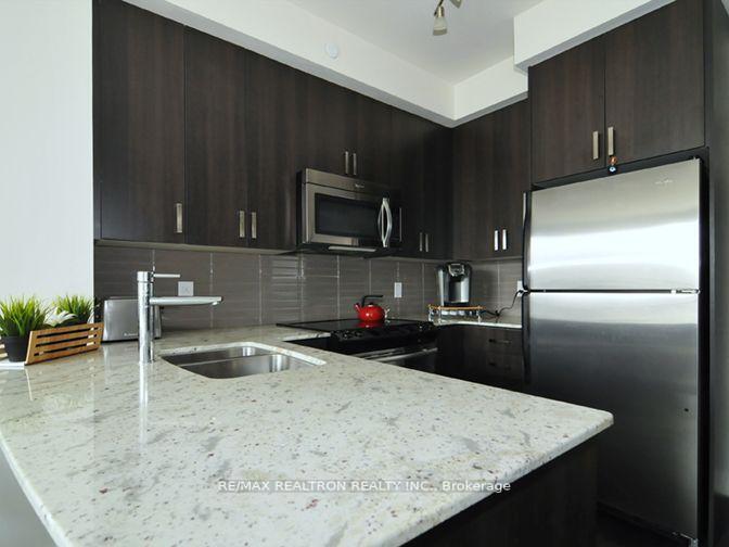 Property Photo: 7608 Yonge Street 329 ON L4J 1V9