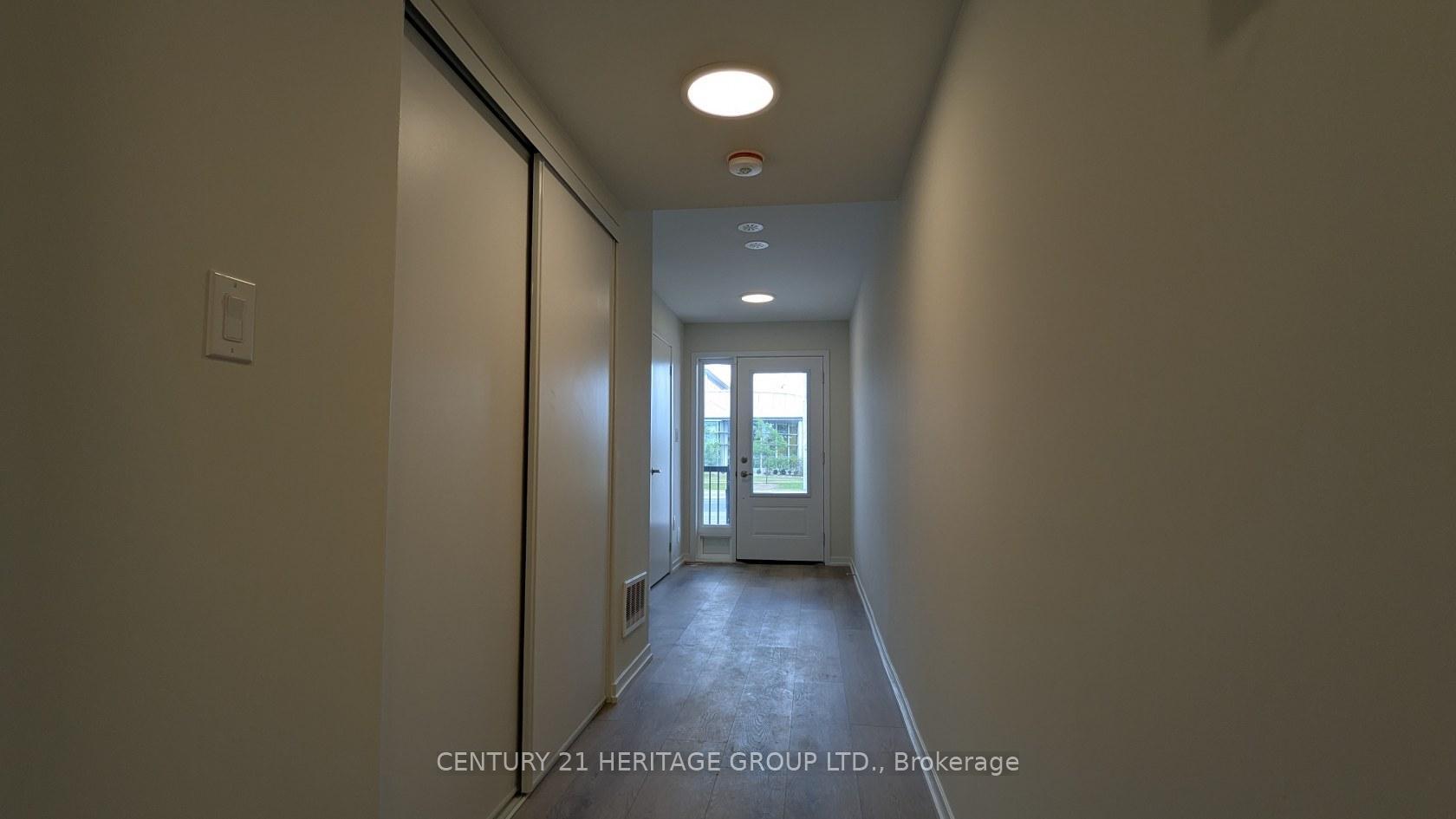 Photo de la propriété: 48 Matawin Lane ON L4B 3X9