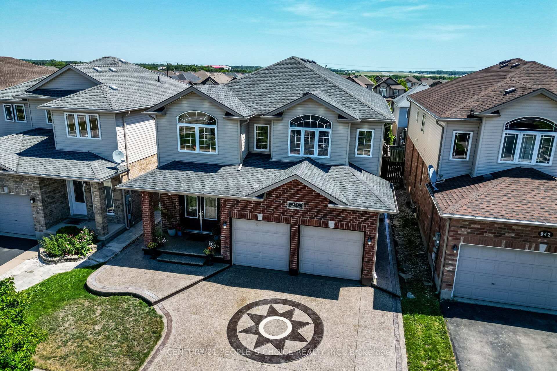 Property Photo:  946 Pebblecreek Court N  ON N2A 0C5 