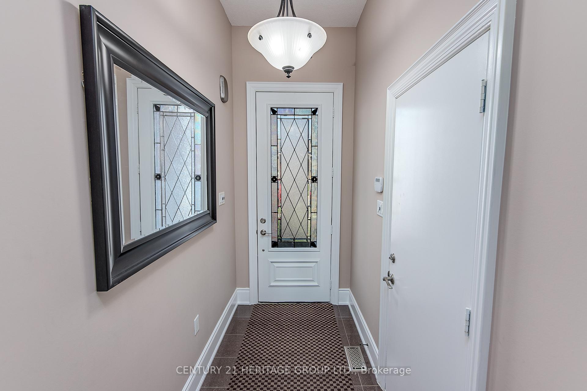 Photo de la propriété:  205 8 Avenue  ON L9R 0H7 