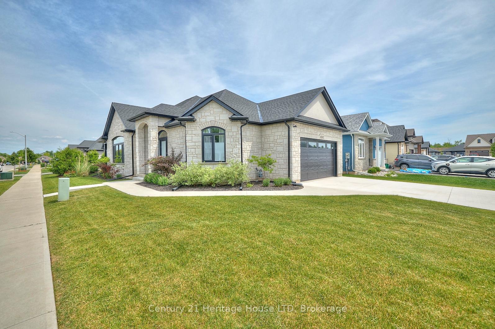 4242 Village Creek Drive  Fort Erie ON L0S 1S0 photo