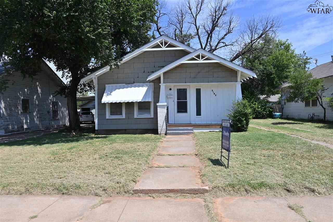 Property Photo: 3102 Cumberland Avenue TX 76309