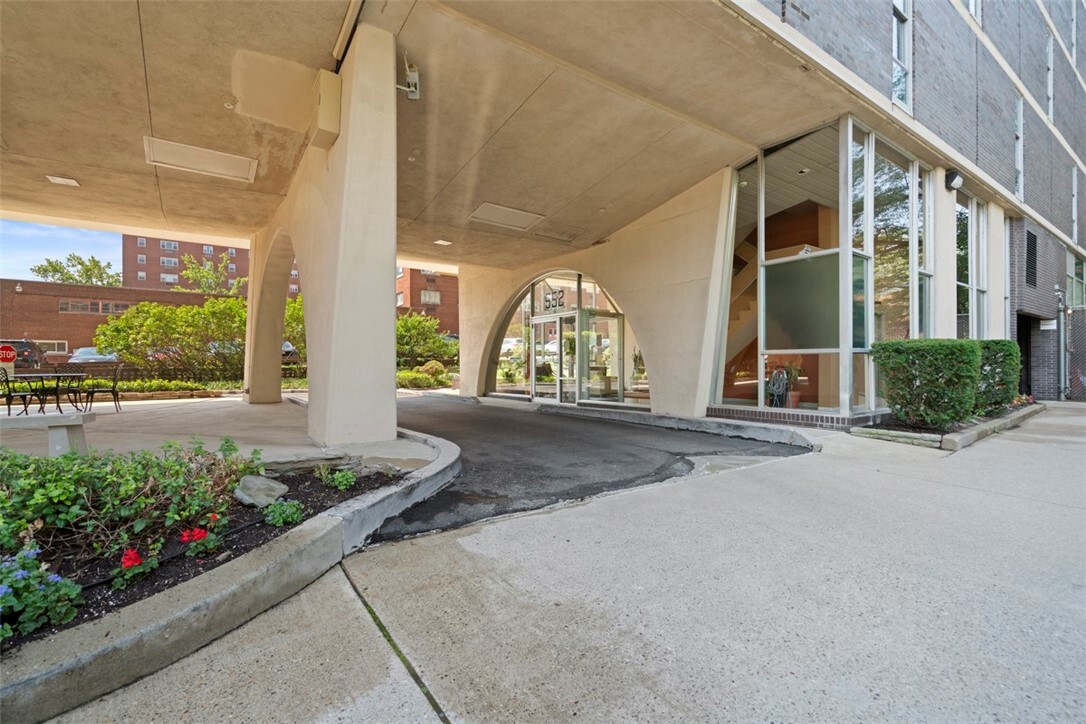 Property Photo:  552 N Neville St Ph2  PA 15213 