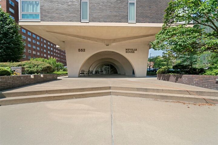 Property Photo: 552 N Neville St Ph2 PA 15213