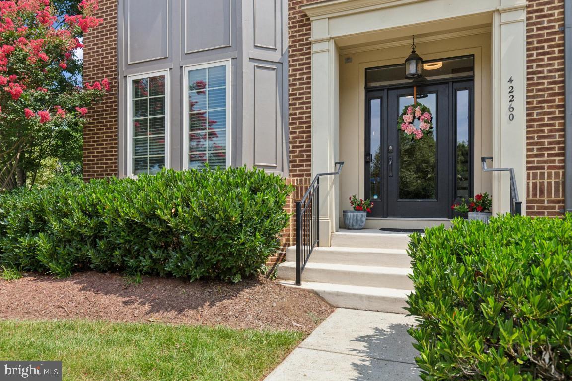 Property Photo: 42260 Rhett Drive VA 20148
