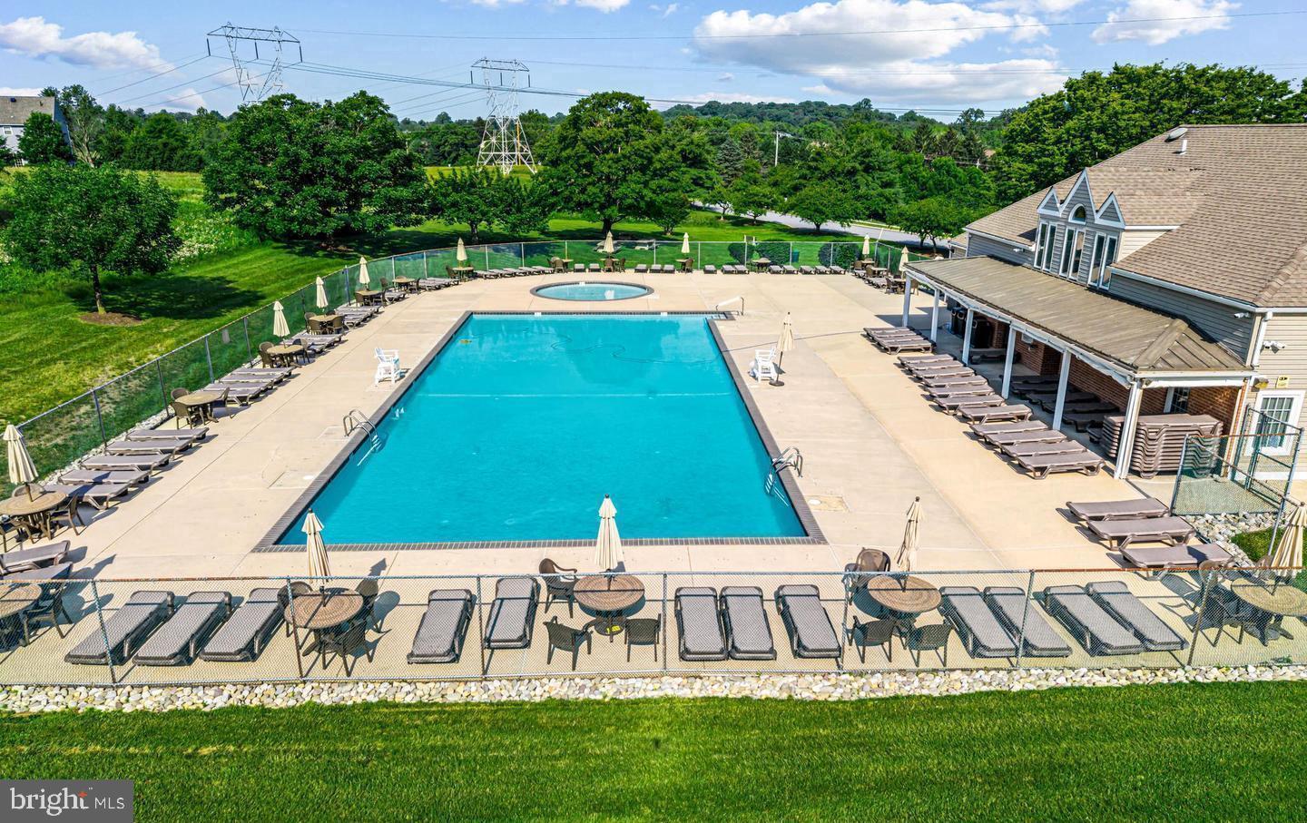 Property Photo: 1001 Roundhouse Court 11 PA 19380