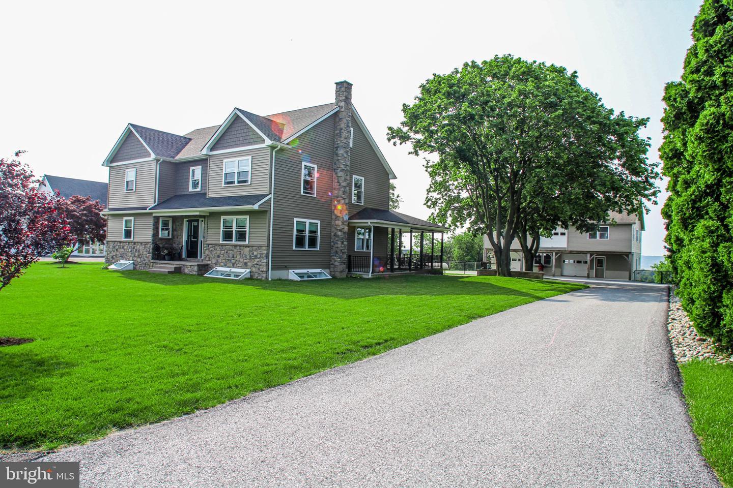 Property Photo:  5720 Meadeville Road  PA 17527 