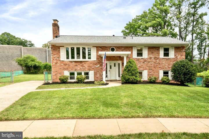 Property Photo:  2811 Elsmore Street  VA 22031 