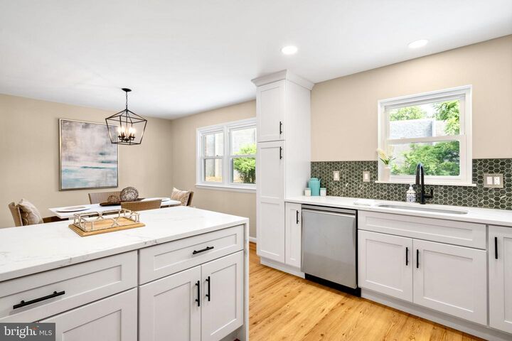 Property Photo: 2811 Elsmore Street VA 22031