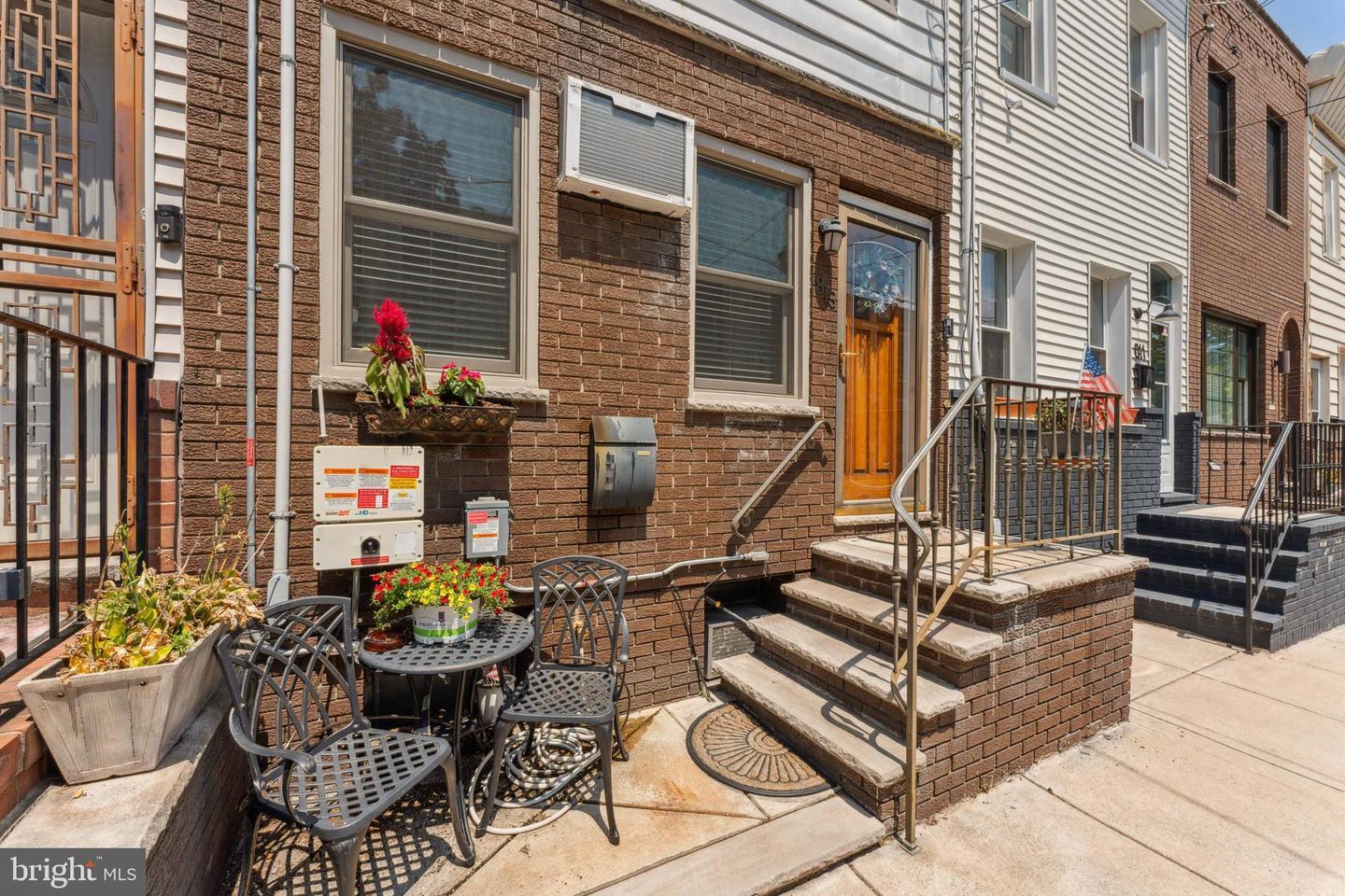 Property Photo:  813 Greenwich Street  PA 19147 