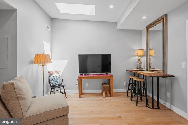 Property Photo:  833 19th Street NE 3  DC 20002 