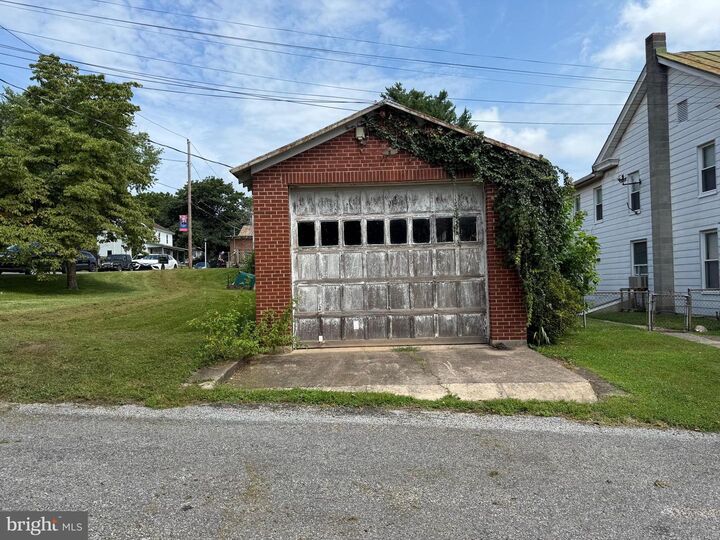 Property Photo:  14 Center Street  PA 17020 