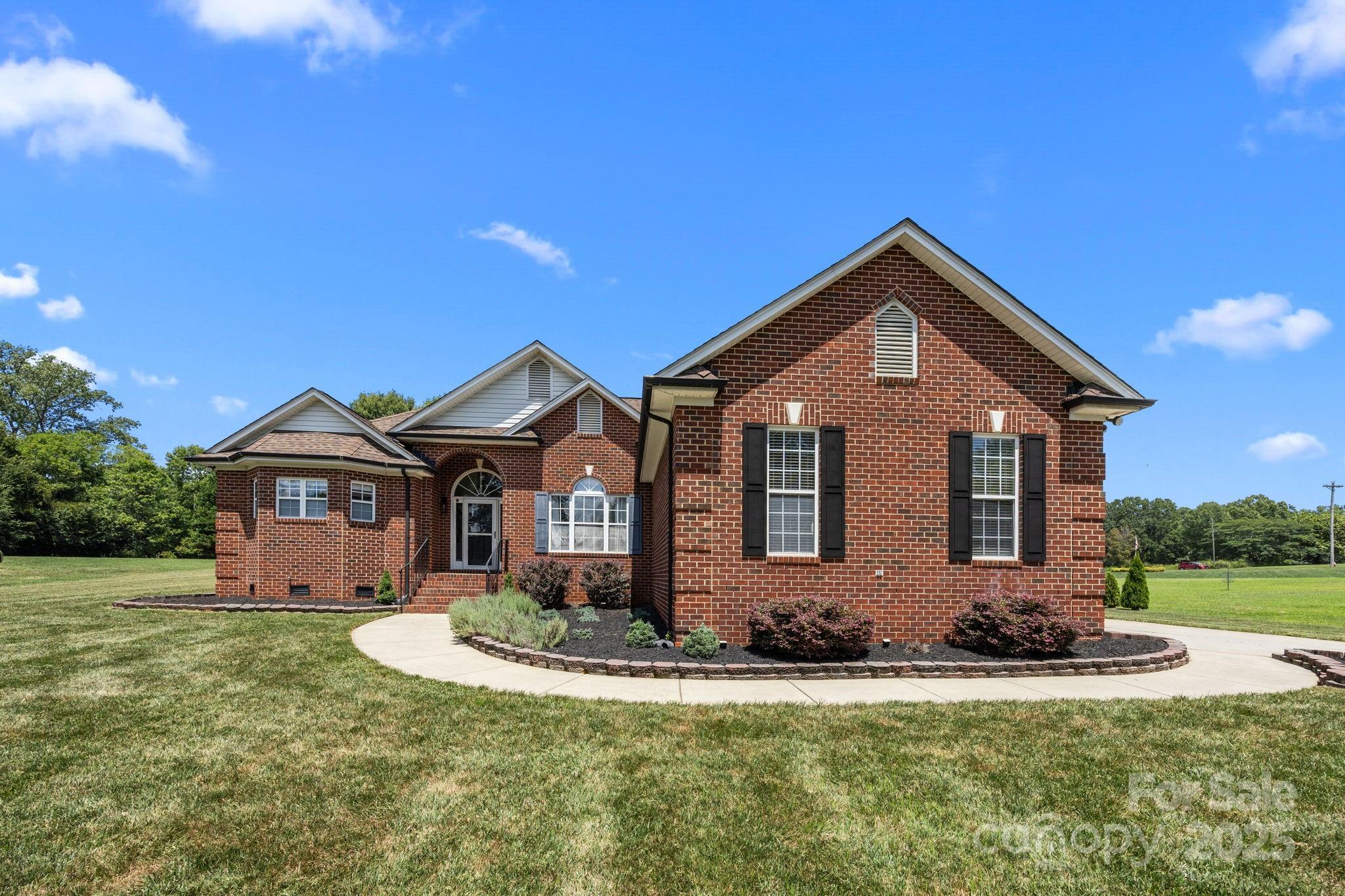 Property Photo: 6006 Leeds Court NC 28110