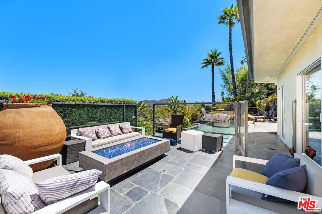 Property Photo:  2625 Mar Lu Dr  CA 90046 