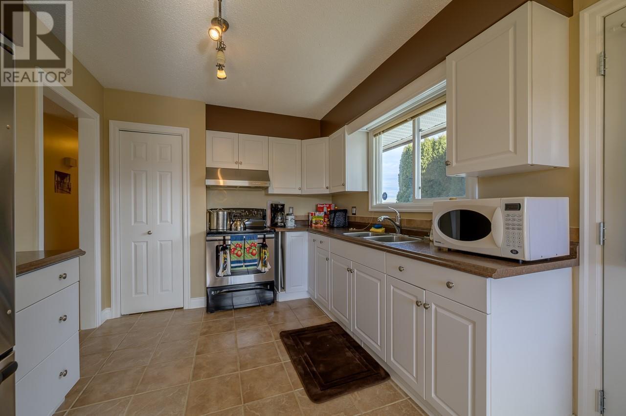 Property Photo:  1612 Sheridan Drive  BC V2B 6A9 