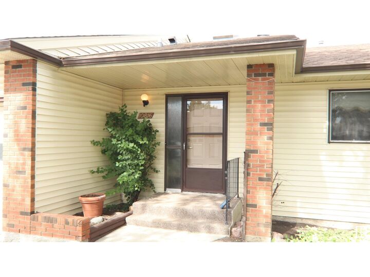 Property Photo:  10816 11 Av NW  AB T6J 6J1 
