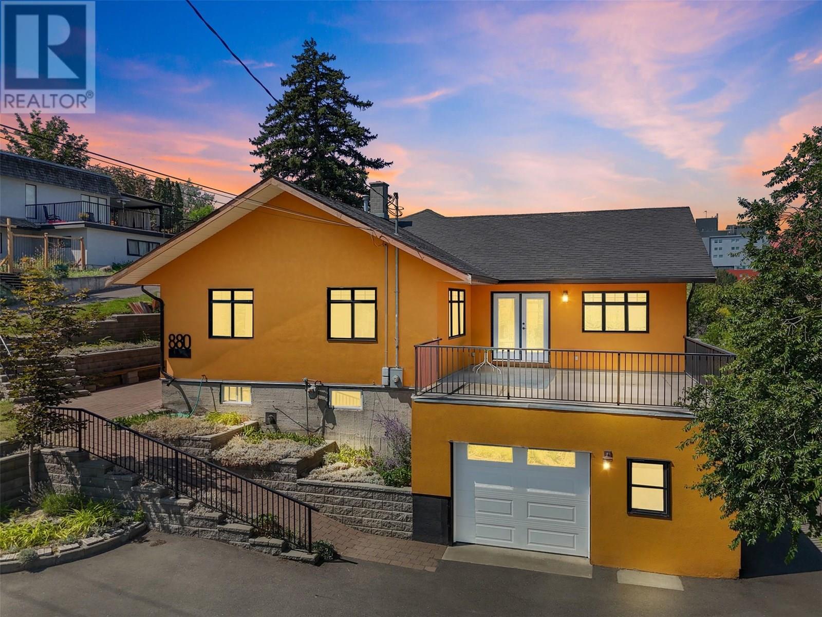 Property Photo:  880 6th Avenue  BC V2C 3S1 
