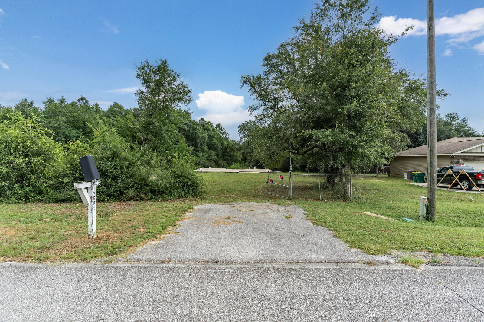 Property Photo:  5985 Staff Drive  FL 32536 